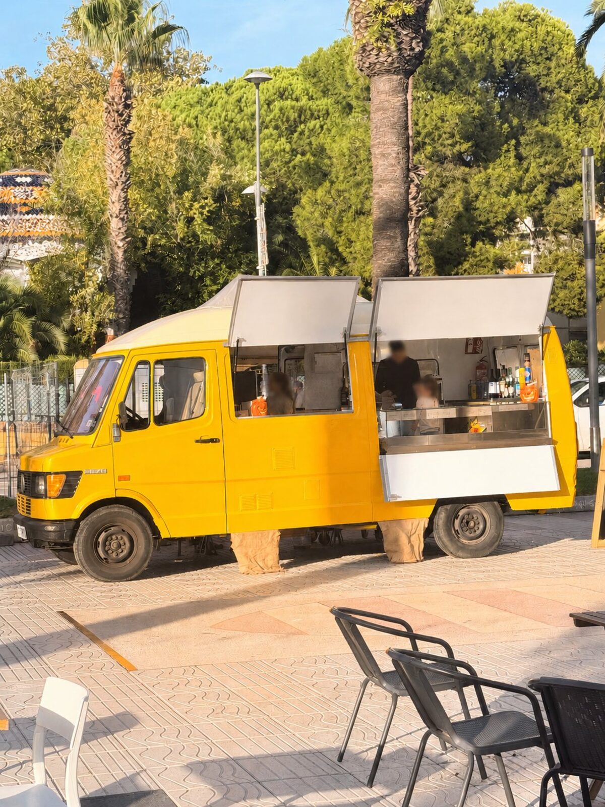 Food truck Altaglio sirviendo pizza